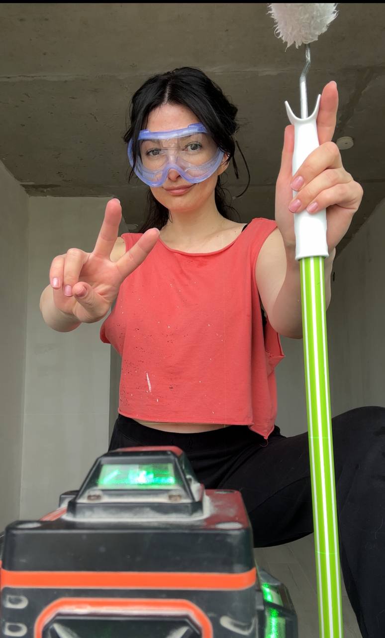 Мама с каким то кремпаем на лице - 2