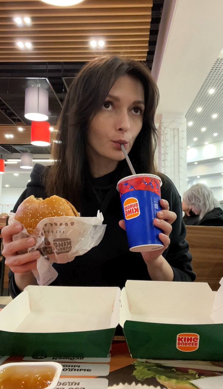 Мама с каким то кремпаем на лице - 3