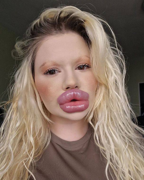 Девушка отсосница