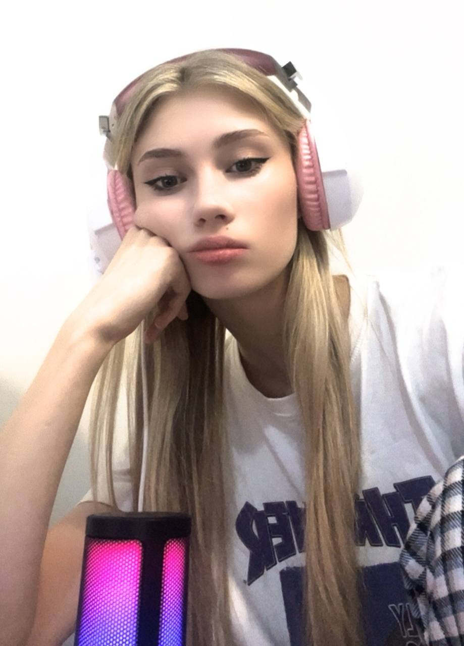 Девушка отсосница - 3