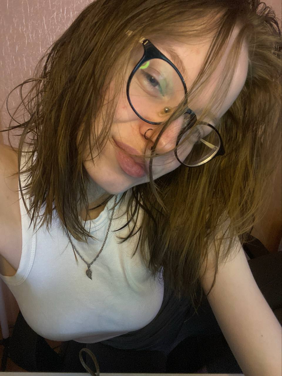 Молодая девушка в очках - 4