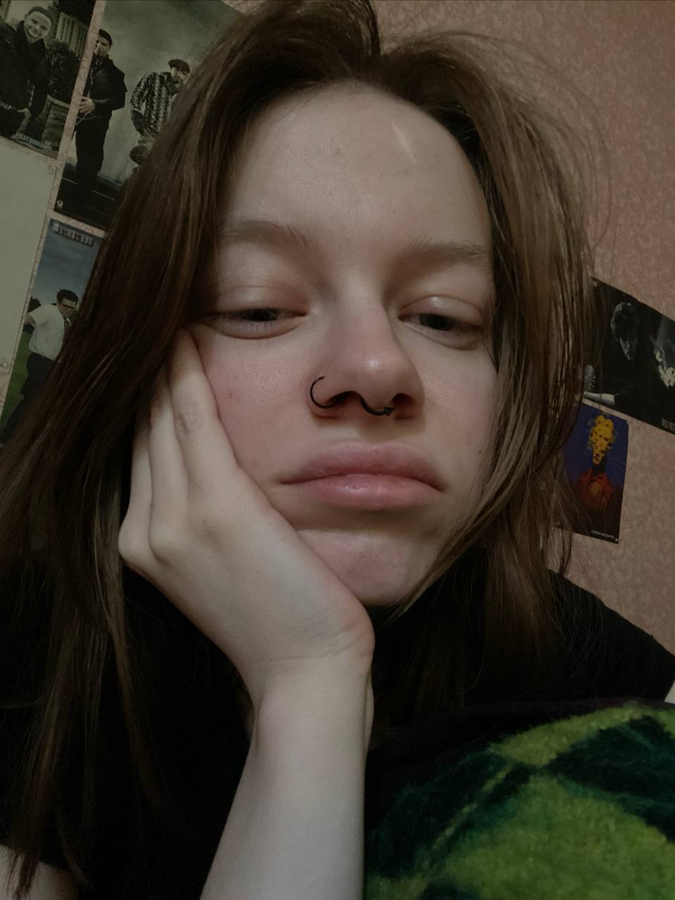 Молодая девушка в очках - 6