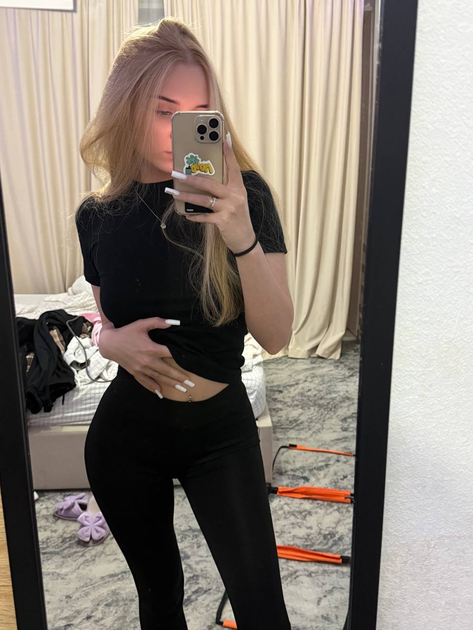 Трудно удержаться и не залить эту девушку