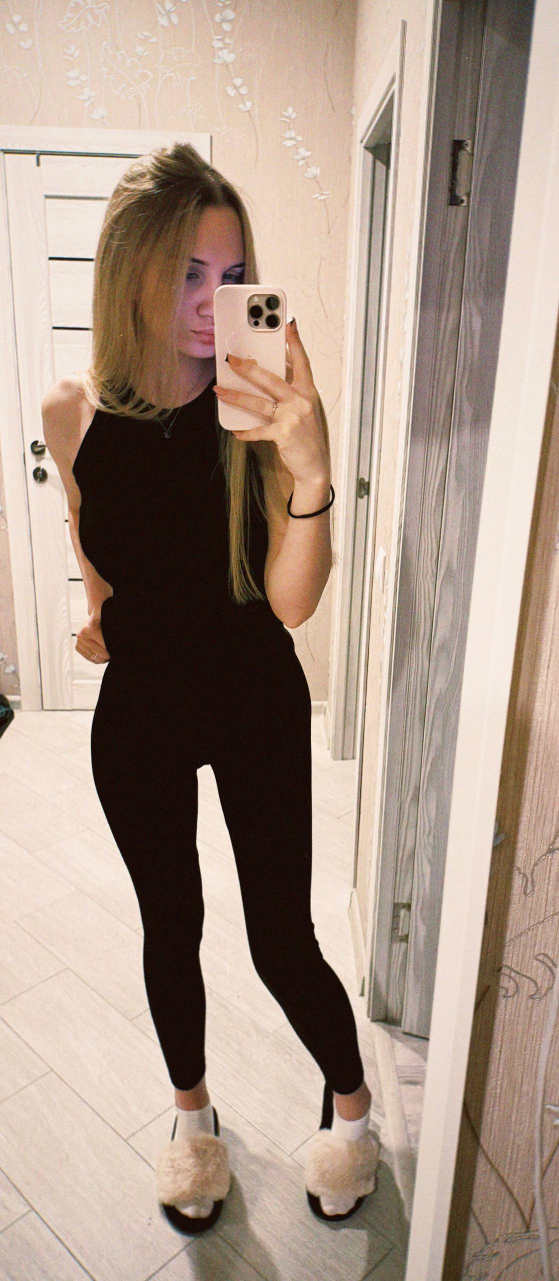 Трудно удержаться и не залить эту девушку - 2