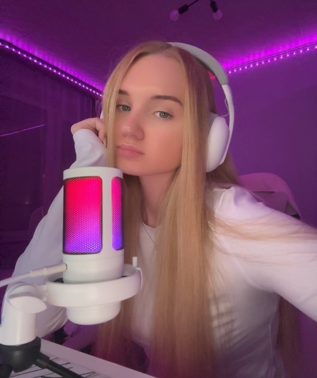 Трудно удержаться и не залить эту девушку - 3