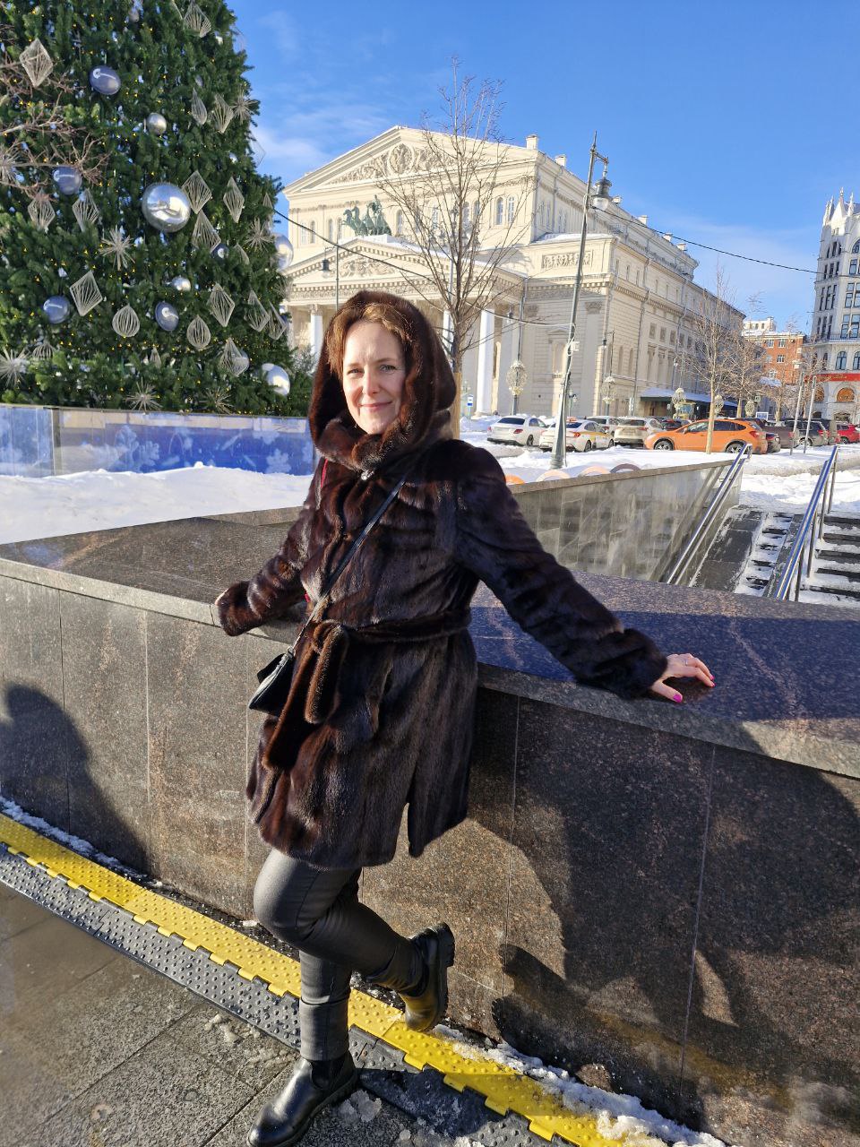 Зрелая женщина в лосинах - 3