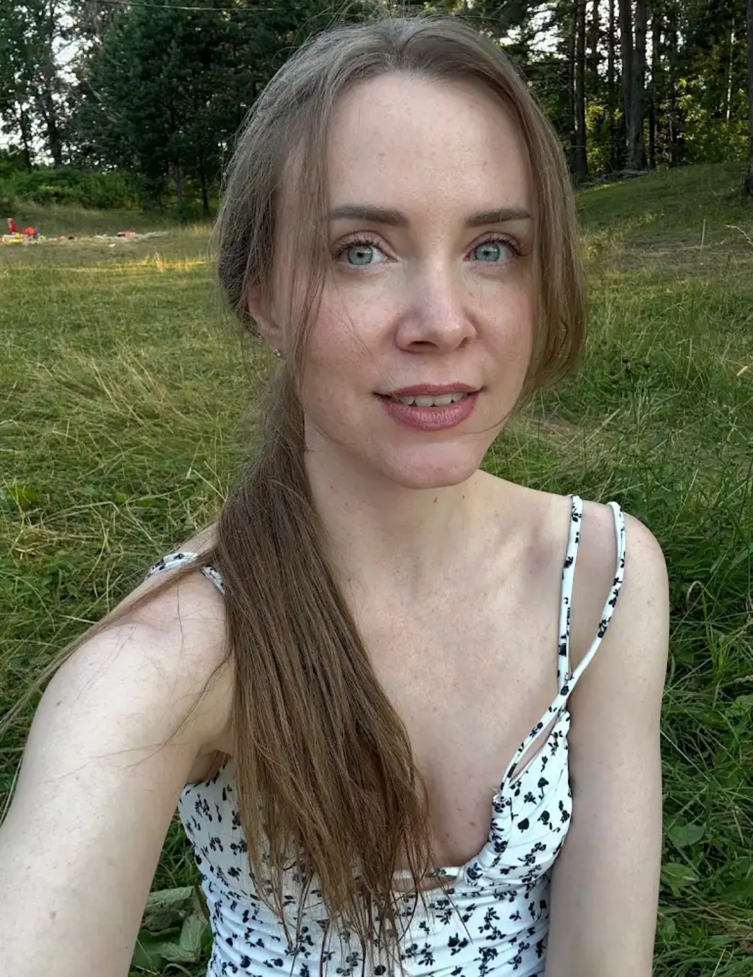 Фото красивой молодой русской девушки с питомцем - 3