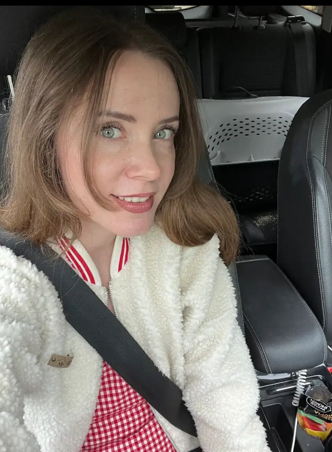 Фото красивой молодой русской девушки с питомцем - 4