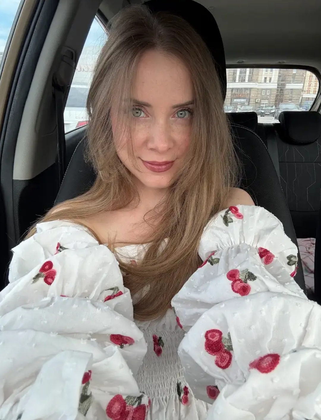 Фото красивой молодой русской девушки с питомцем - 5