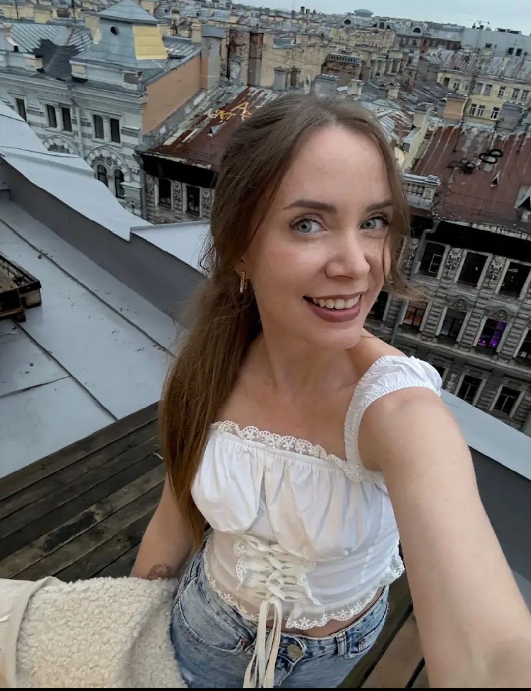 Фото красивой молодой русской девушки с питомцем - 6