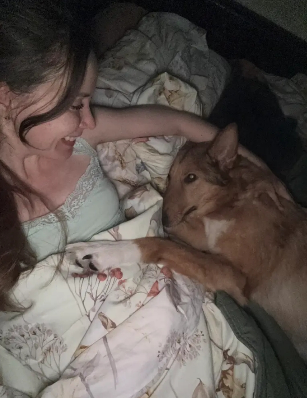 Фото красивой молодой русской девушки с питомцем - 10