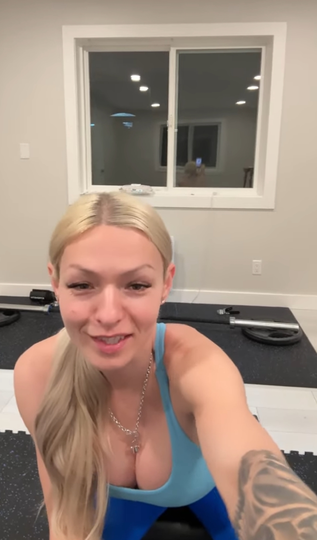 Украинская девушка в лосинах - 3