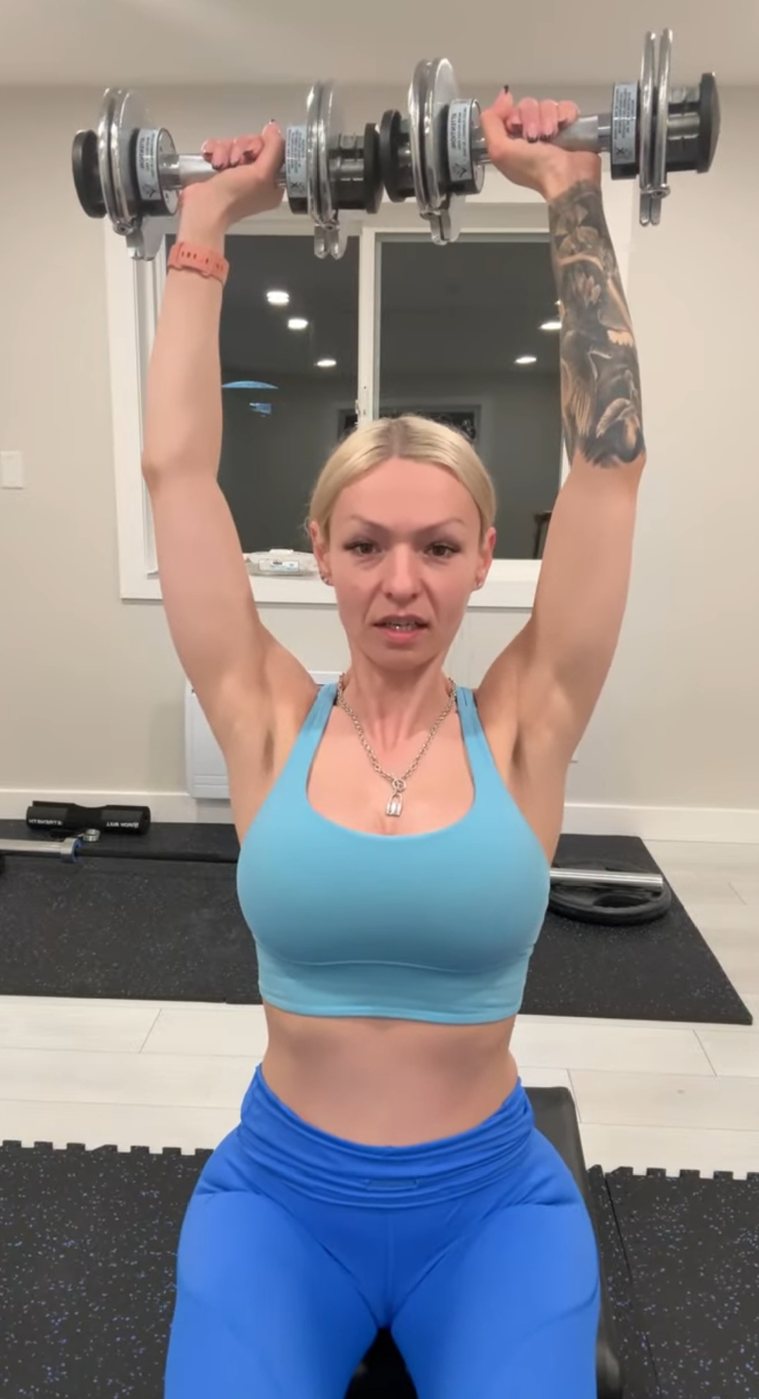 Украинская девушка в лосинах - 4