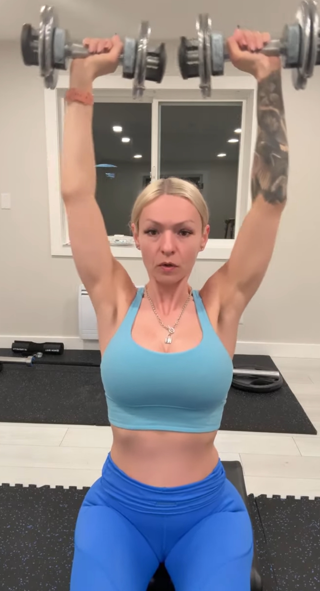 Украинская девушка в лосинах - 5