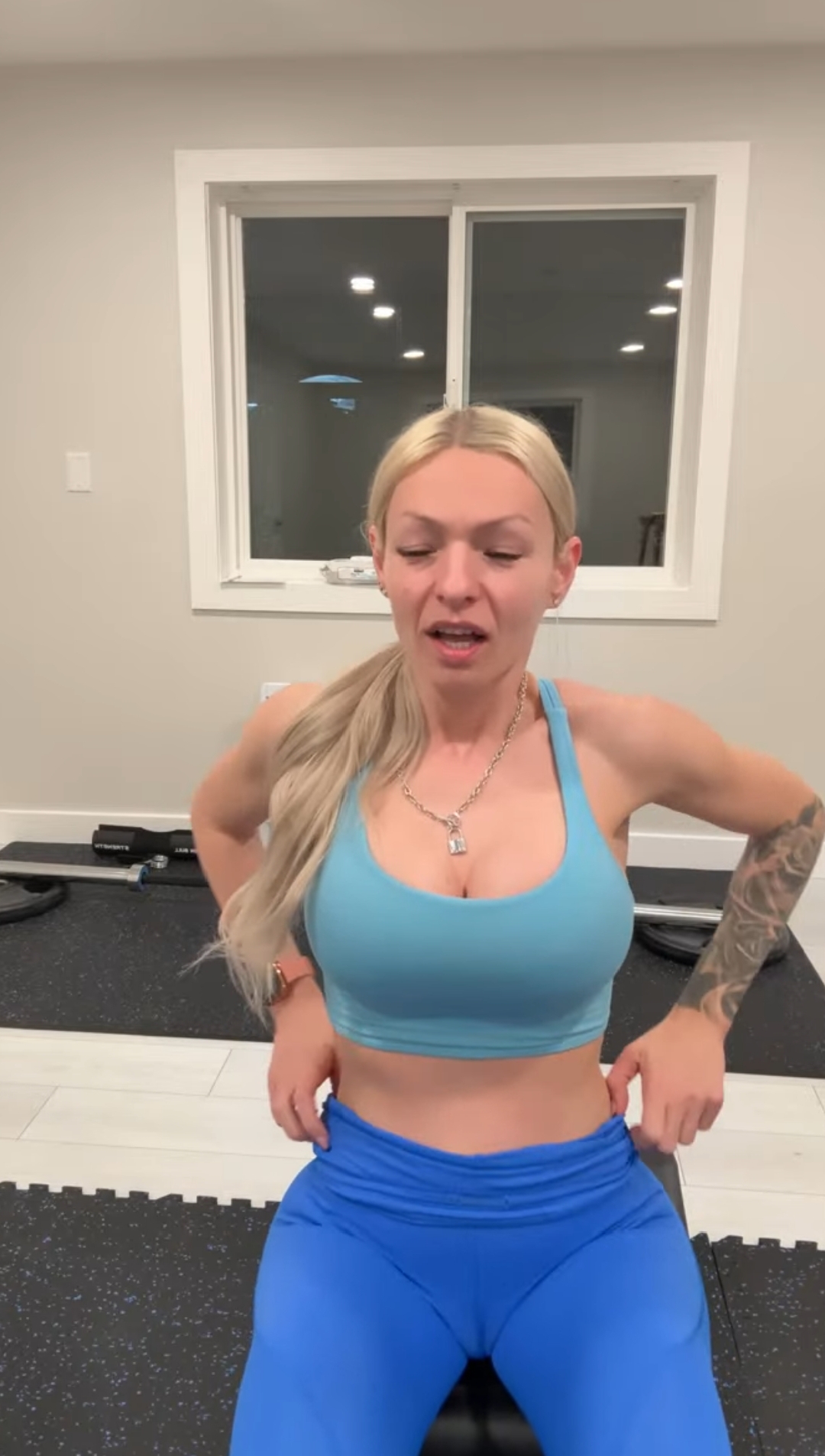 Украинская девушка в лосинах - 7