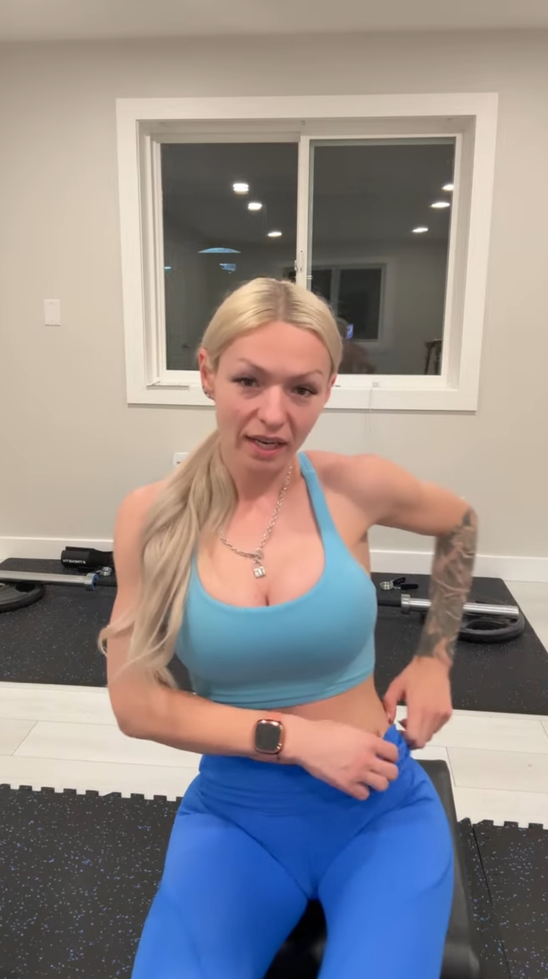 Украинская девушка в лосинах - 8