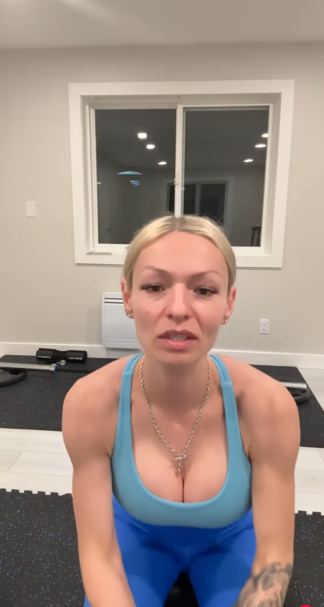 Девушка в легинсах - 3