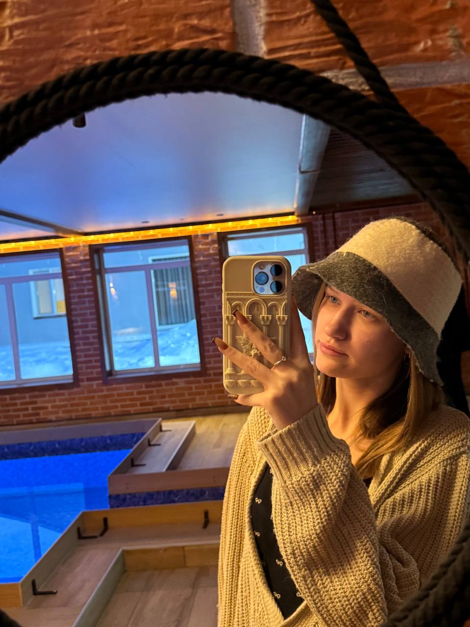 Молодая русская женщина - 8