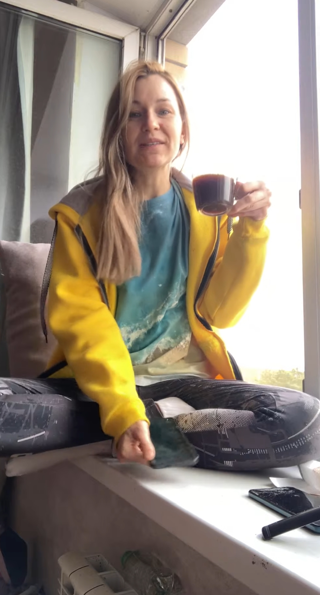 Девушка на подоконнике - 5