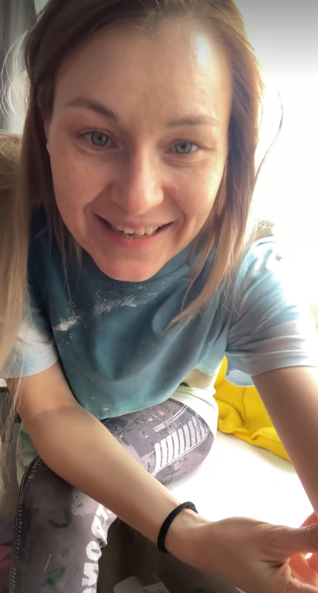 Девушка на подоконнике - 6